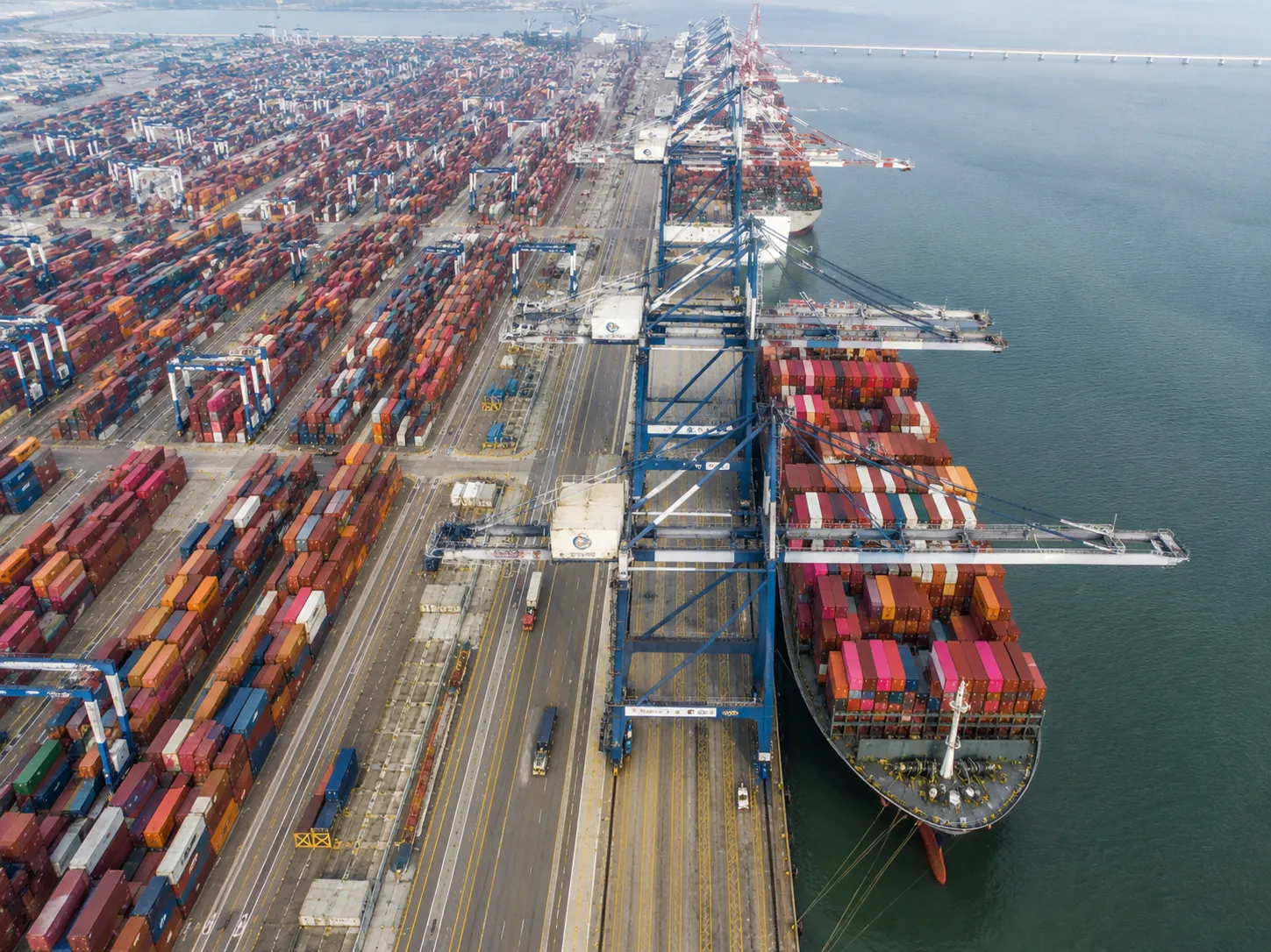International shipping and logistics port