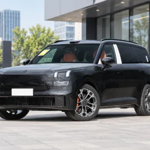 Lynk & Co 900 2025 2.0T Ultra front three-quarter view