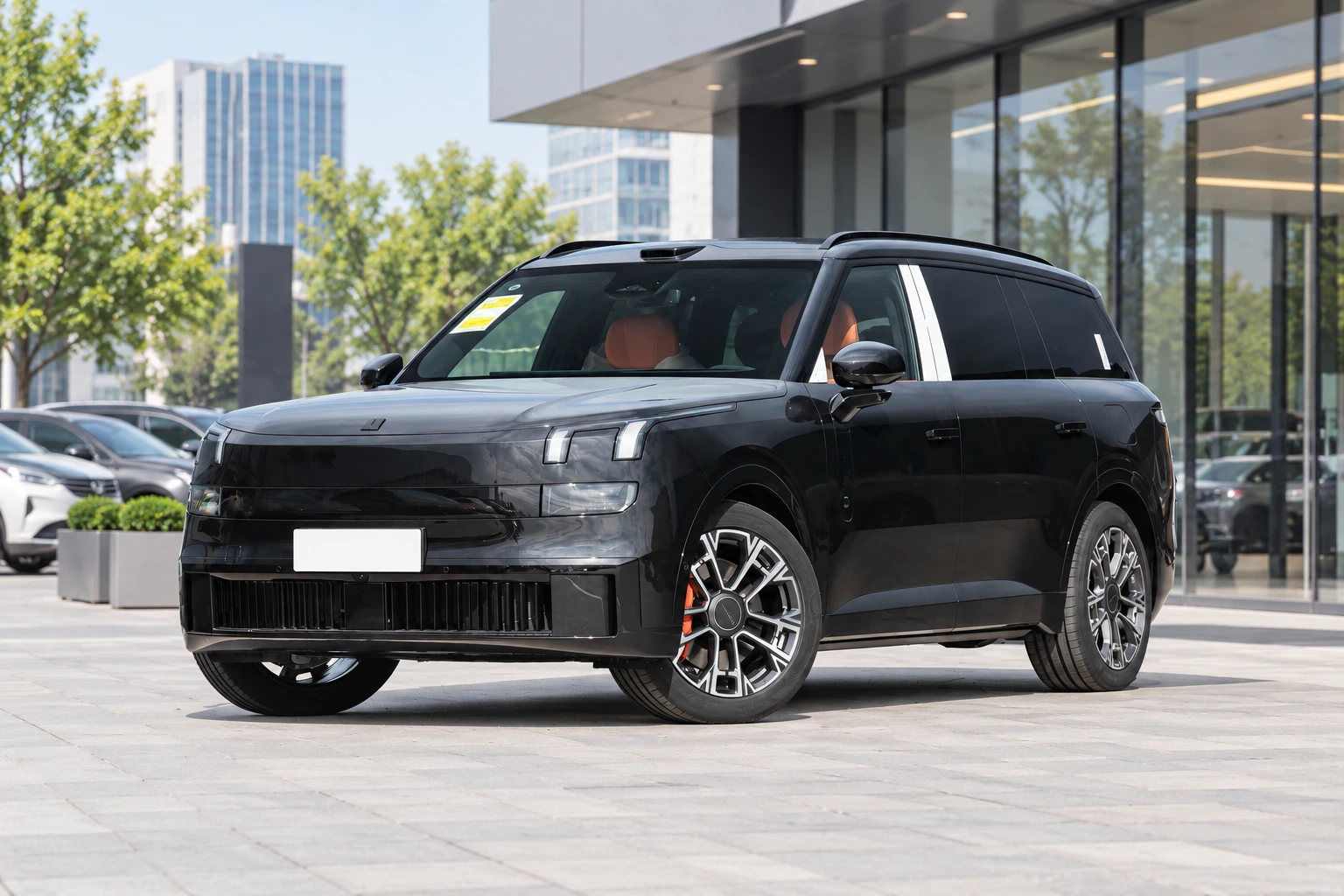 Lynk & Co 900 2025 2.0T Ultra front three-quarter view