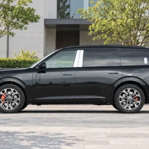 Lynk & Co 900 2025 2.0T Ultra front side view